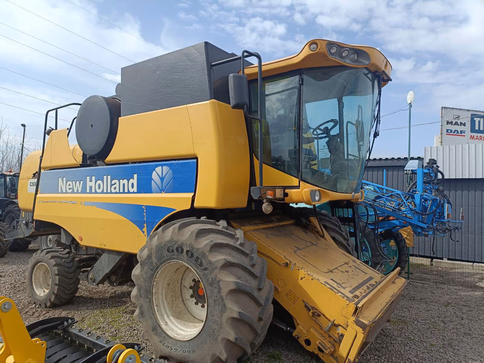 New Holland CSX-7060 combine harvester